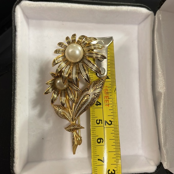 Vintage Authentic Signed Spain Damascene Flower Brooch Pin w/faux pearls - Picture 4 of 8